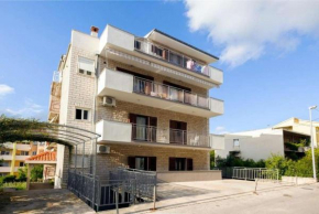 Apartments with a parking space Split - 22800